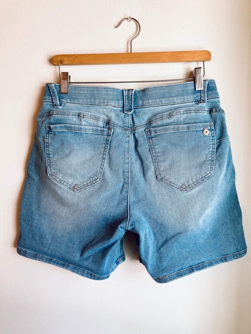 Democracy High-Rise Absolution Cuffed Denim Jean Shorts Medium Size 8 - Picture 3 of 9